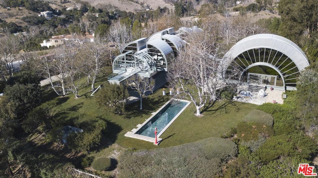 【中古】 Astronaut House The Malibu Space Station House Lands on the Market for $20