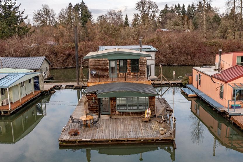 5 Fabulous Floating Homes