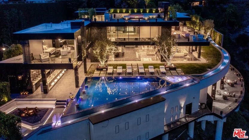 You'll have to pay $119,950,000 for this 12-bedroom beauty.