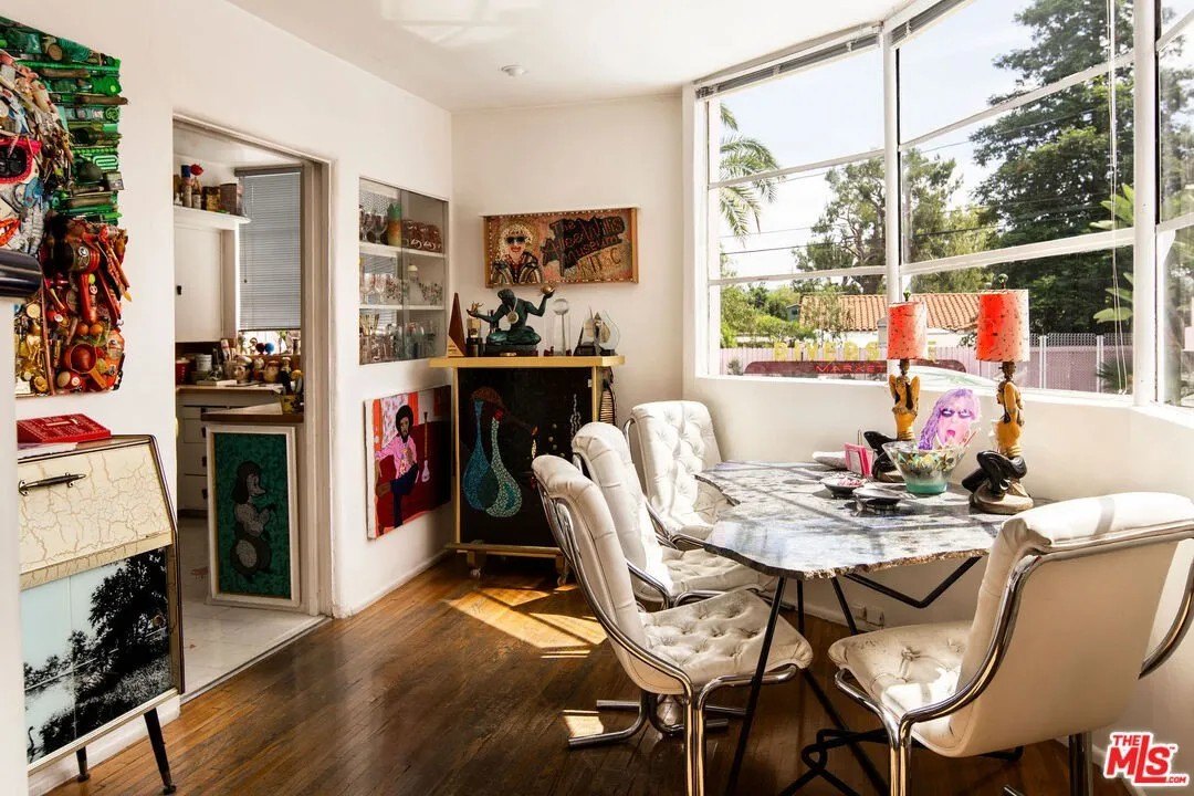 No space is left undecorated.