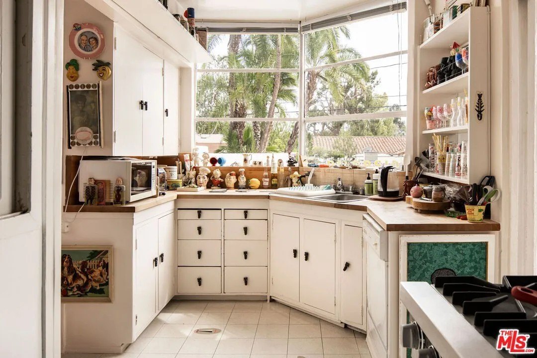 Even the kitchen is packed with chatychkes.