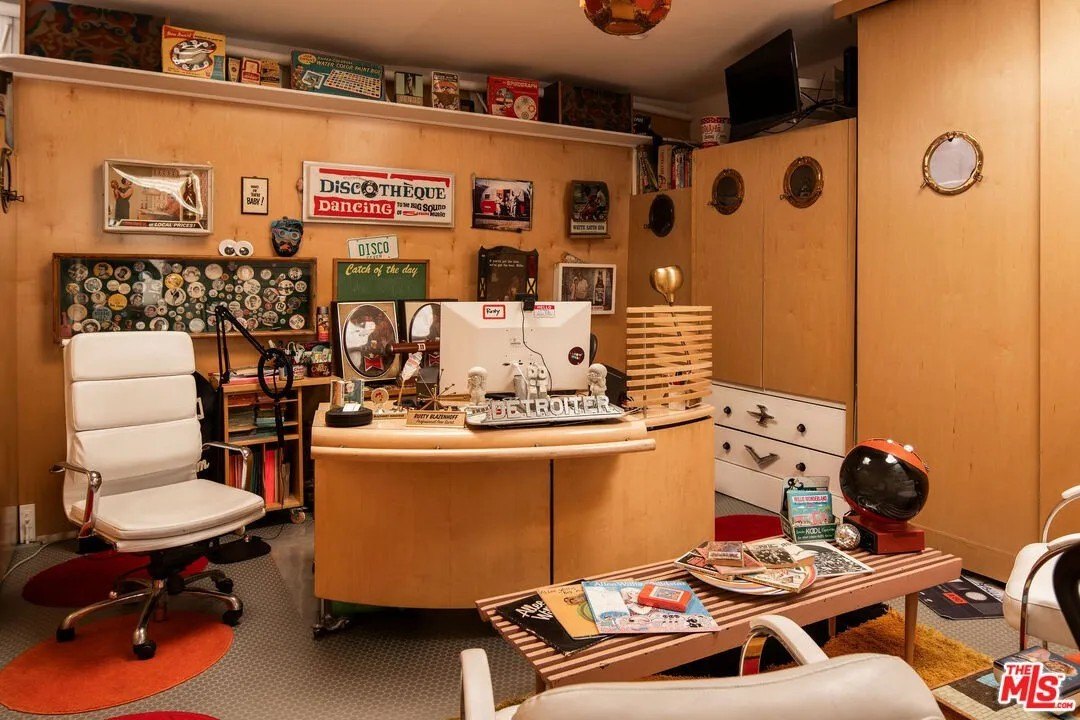 There are classic retro features in every room.