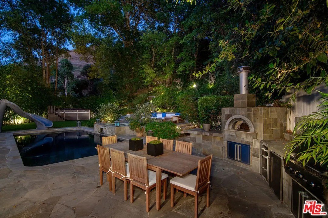 For outdoor entertaining, there's a built-in barbecue, Renato pizza oven, and a relaxing lounge with a fire pit.
