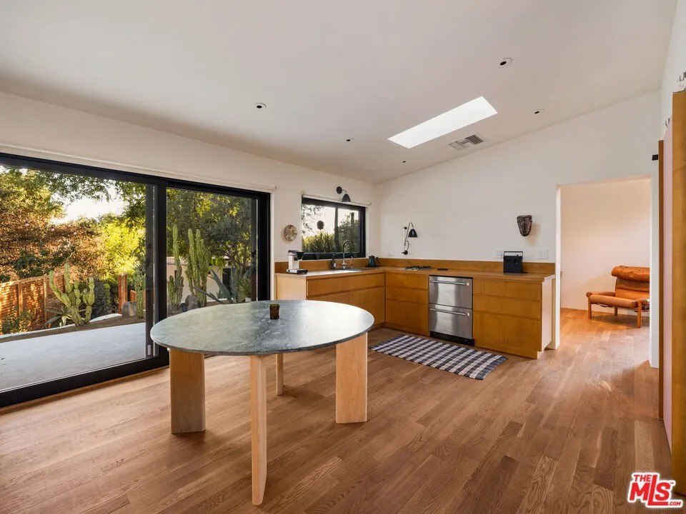 The smaller residence, built in the late 1940's, is usable as a studio, office, guesthouse or yoga retreat.