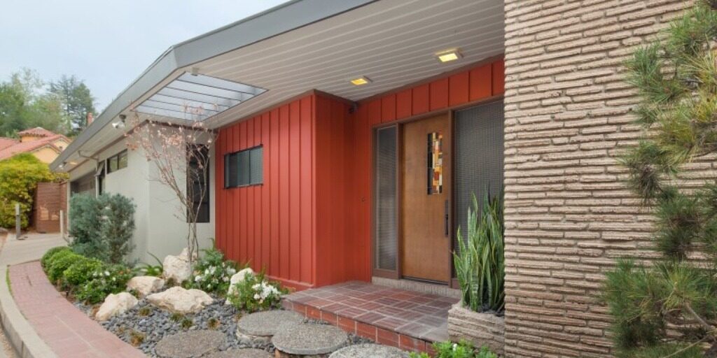 Breaking Bad's Bob Odenkirk Lists Exterior 2