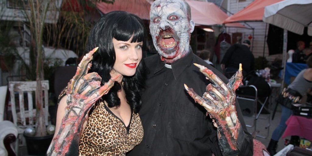 Carrie Keagan and Jack Bennett on the set of Fetish Factory